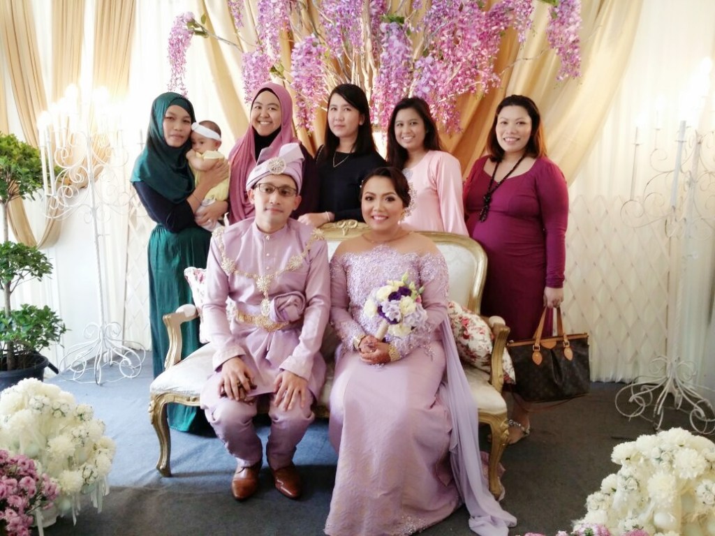 Us girls with the radiant Bride & Groom. Missing akak Farhana kita!
